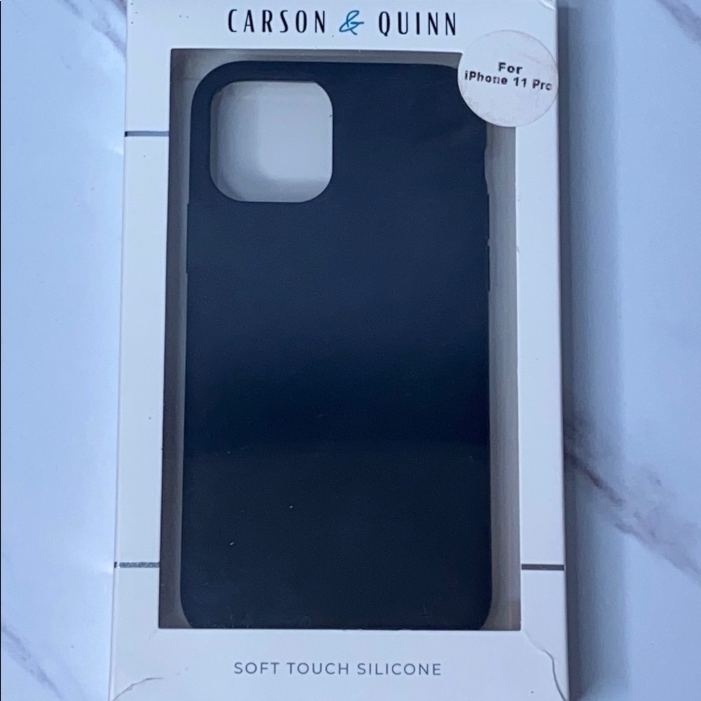 Carson & Quinn Black Silicone iPhone 11 Case